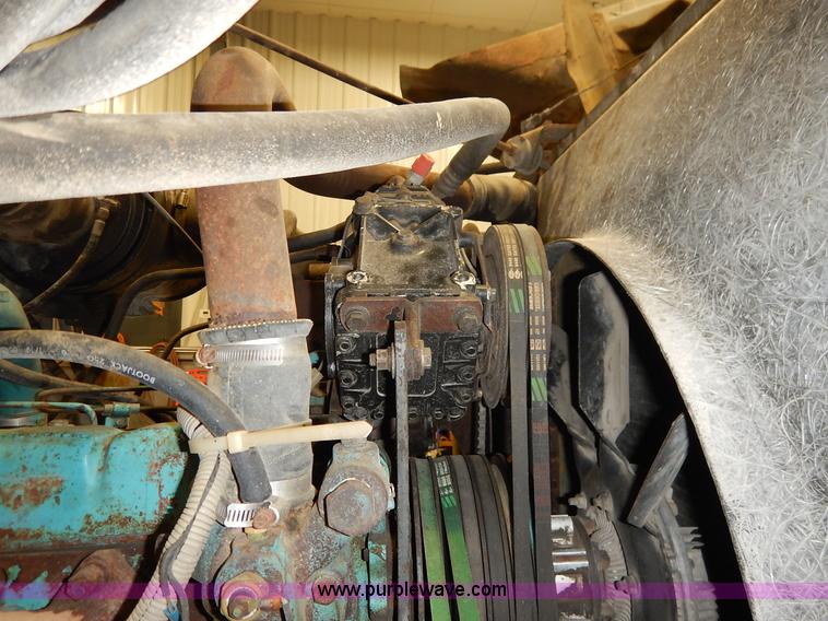 image for item I5013 1979 International F2554 S Series grain truck