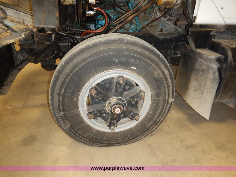 image for item I5013 1979 International F2554 S Series grain truck