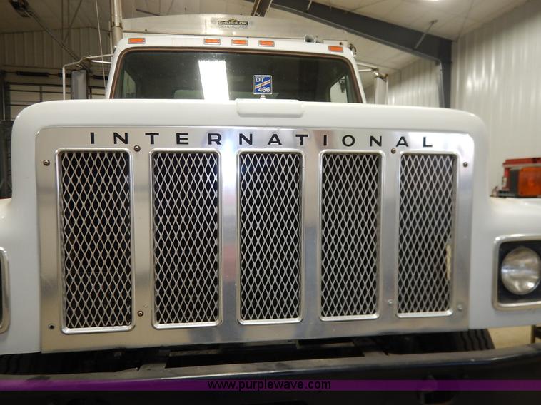 image for item I5013 1979 International F2554 S Series grain truck