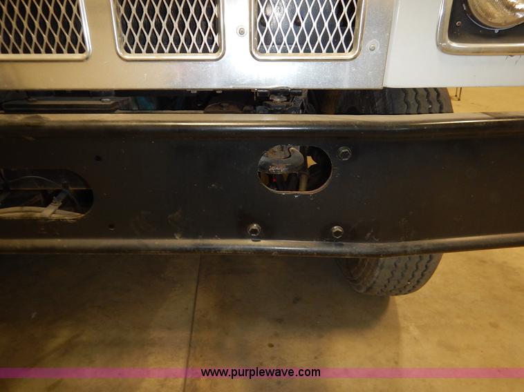 image for item I5013 1979 International F2554 S Series grain truck