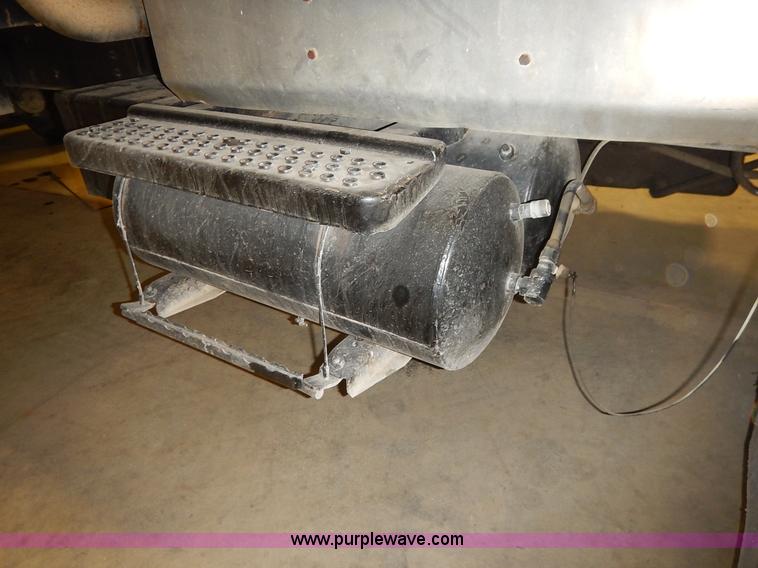 image for item I5013 1979 International F2554 S Series grain truck