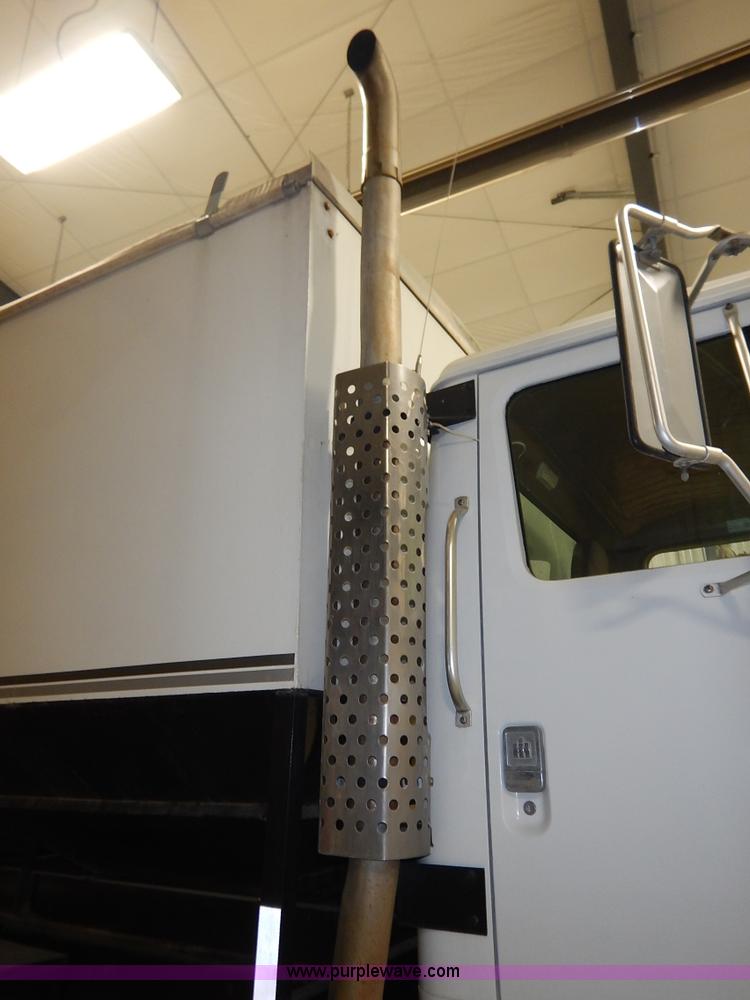 image for item I5013 1979 International F2554 S Series grain truck