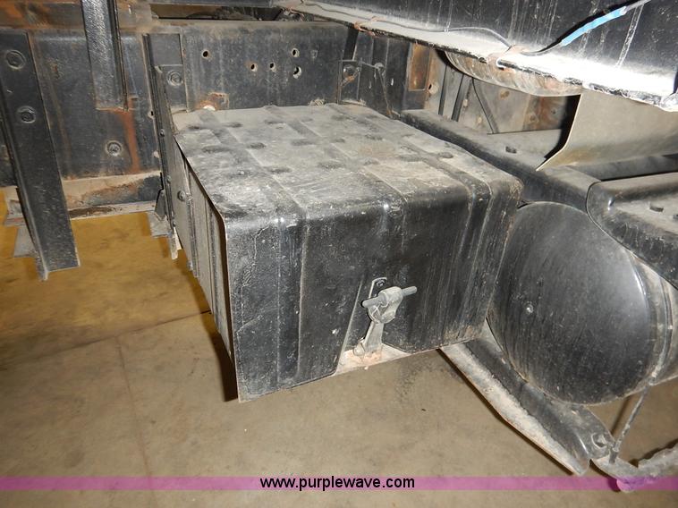 image for item I5013 1979 International F2554 S Series grain truck