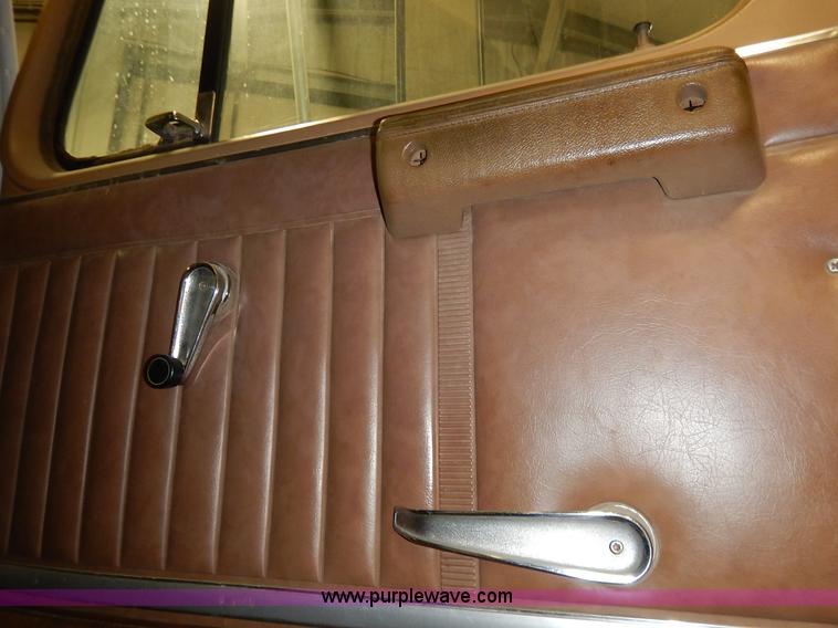 image for item I5013 1979 International F2554 S Series grain truck