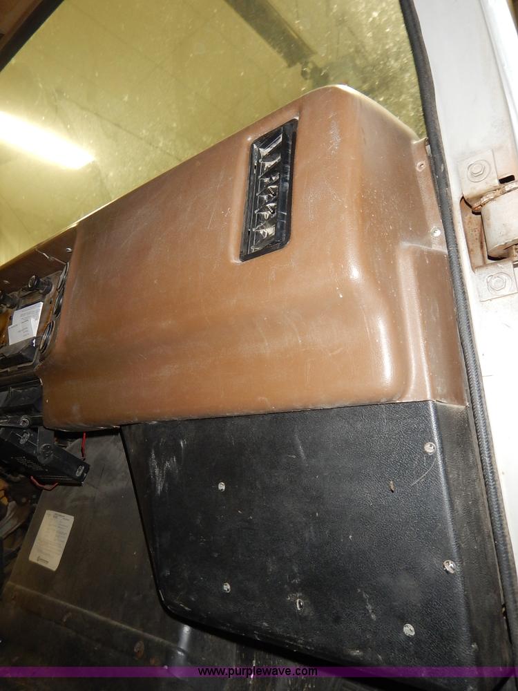 image for item I5013 1979 International F2554 S Series grain truck