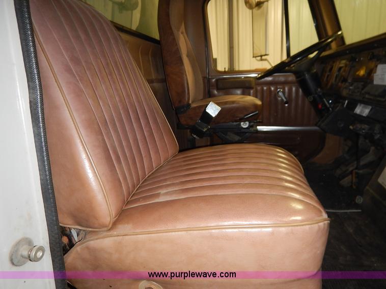 image for item I5013 1979 International F2554 S Series grain truck