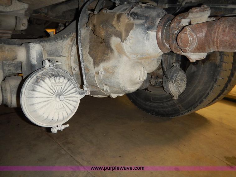 image for item I5013 1979 International F2554 S Series grain truck