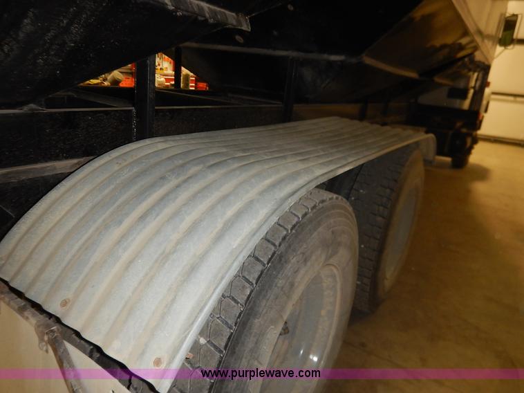 image for item I5013 1979 International F2554 S Series grain truck