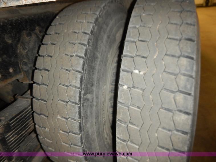 image for item I5013 1979 International F2554 S Series grain truck