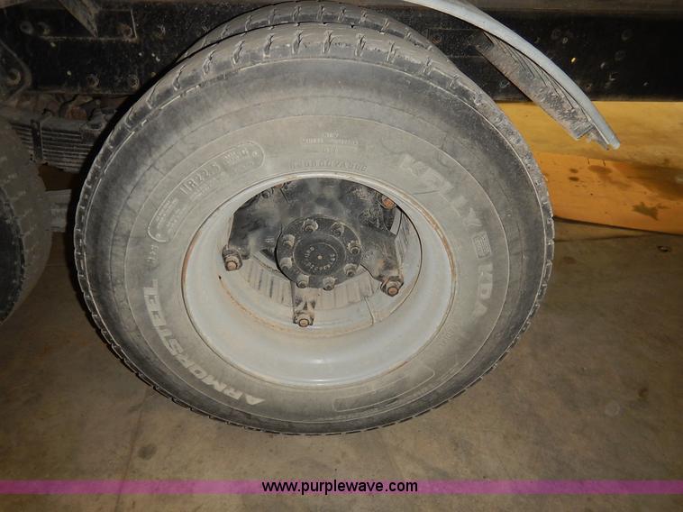 image for item I5013 1979 International F2554 S Series grain truck