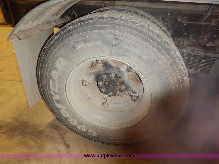 image for item I5013 1979 International F2554 S Series grain truck