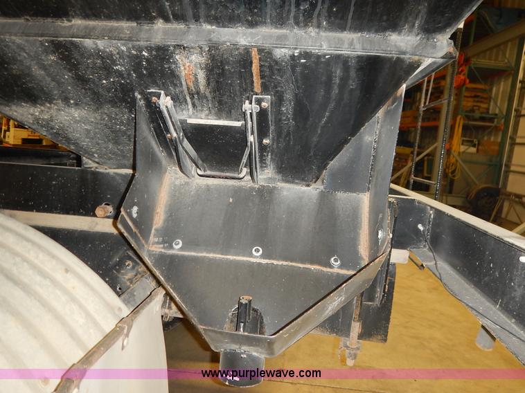 image for item I5013 1979 International F2554 S Series grain truck