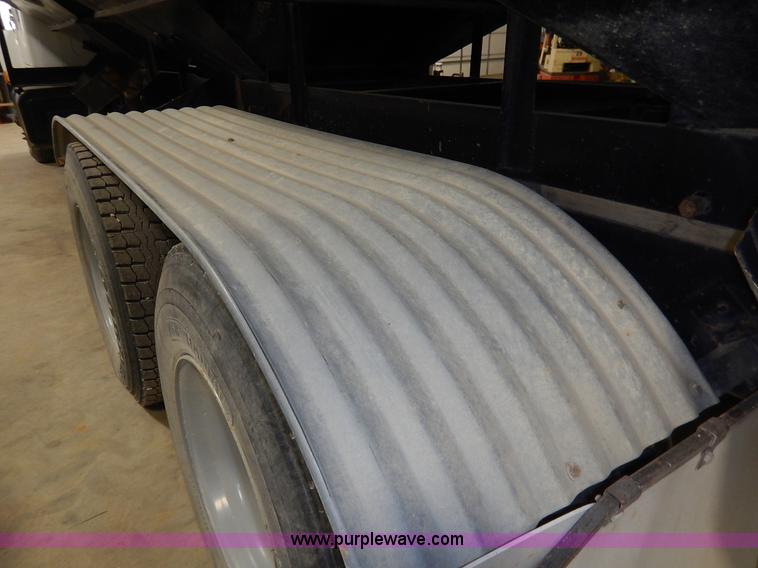 image for item I5013 1979 International F2554 S Series grain truck