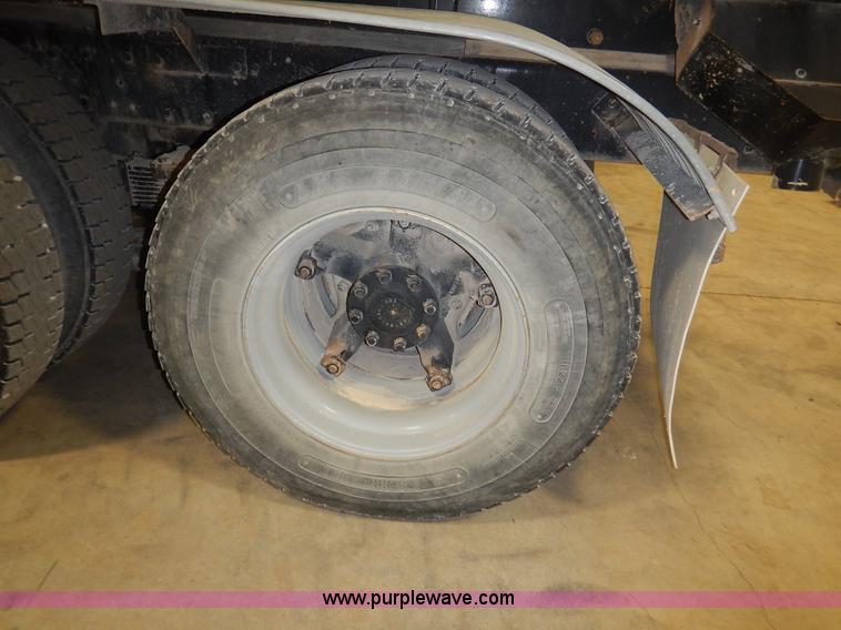 image for item I5013 1979 International F2554 S Series grain truck