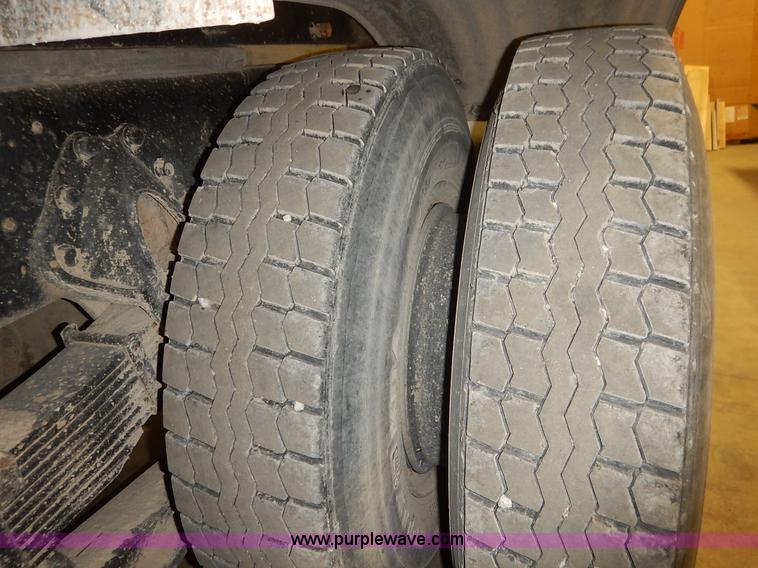 image for item I5013 1979 International F2554 S Series grain truck