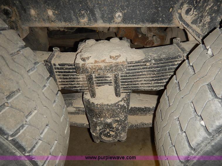 image for item I5013 1979 International F2554 S Series grain truck