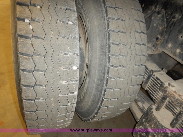 image for item I5013 1979 International F2554 S Series grain truck