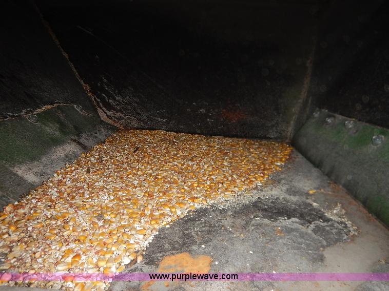 image for item I5013 1979 International F2554 S Series grain truck