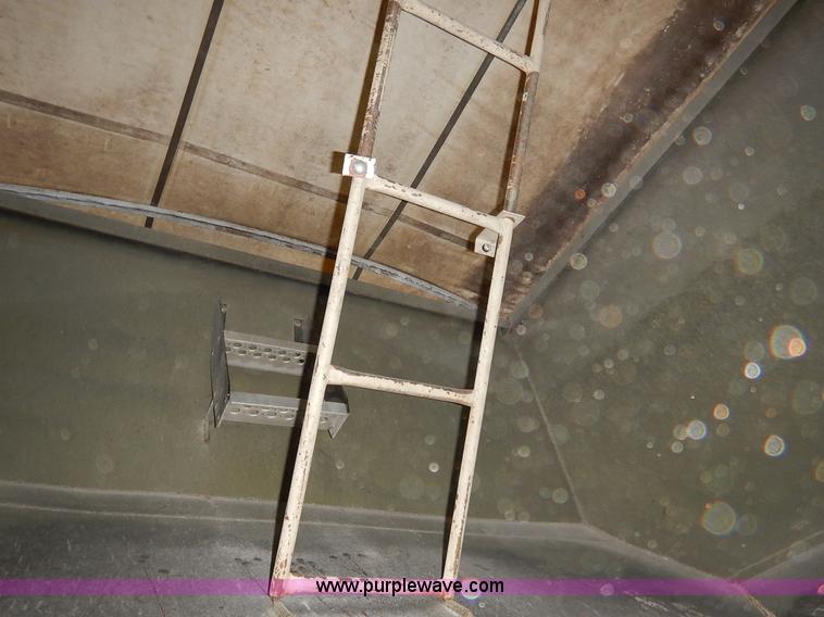 image for item I5013 1979 International F2554 S Series grain truck