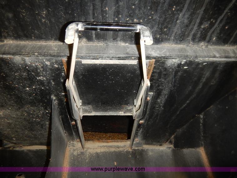 image for item I5013 1979 International F2554 S Series grain truck