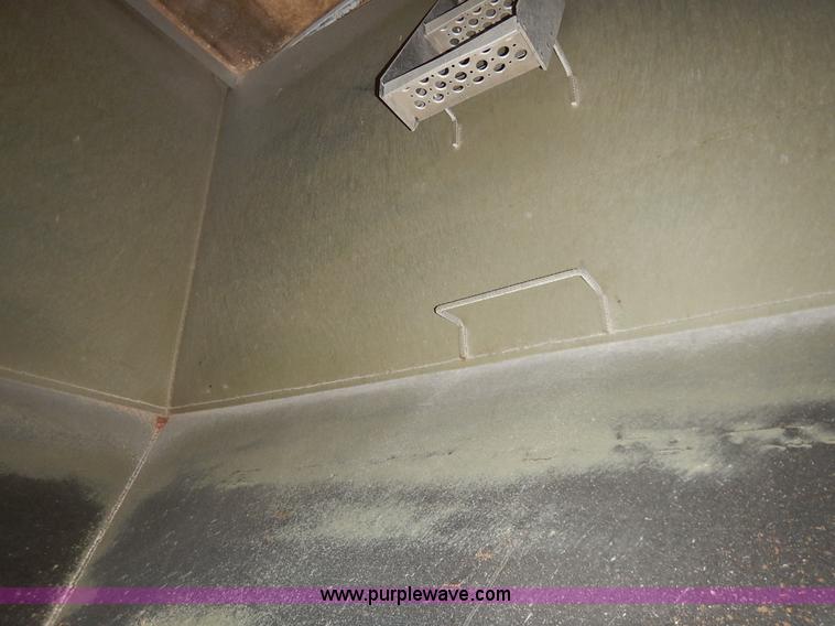 image for item I5013 1979 International F2554 S Series grain truck