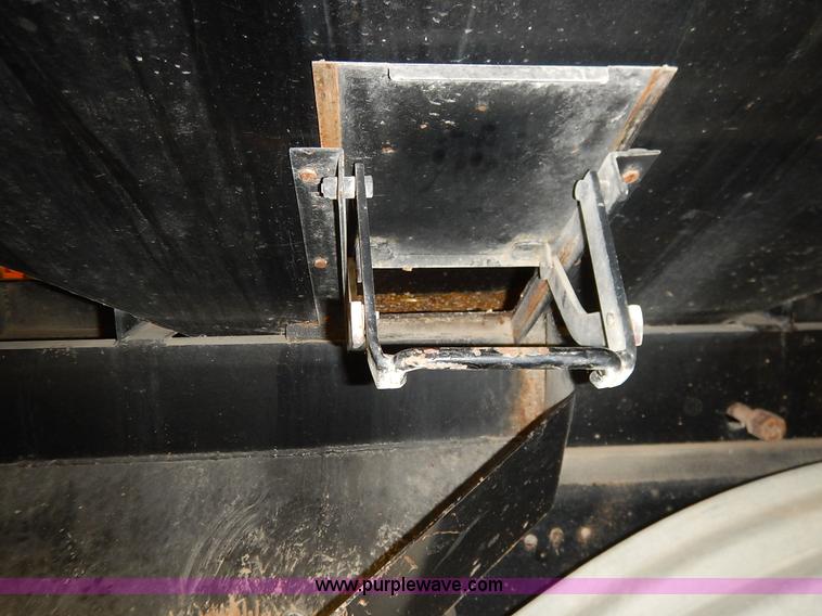 image for item I5013 1979 International F2554 S Series grain truck