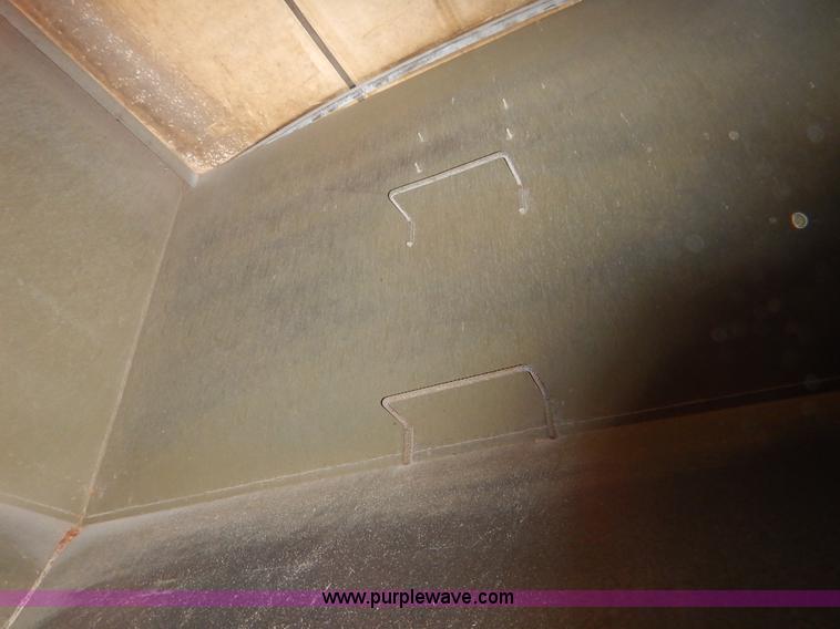 image for item I5013 1979 International F2554 S Series grain truck