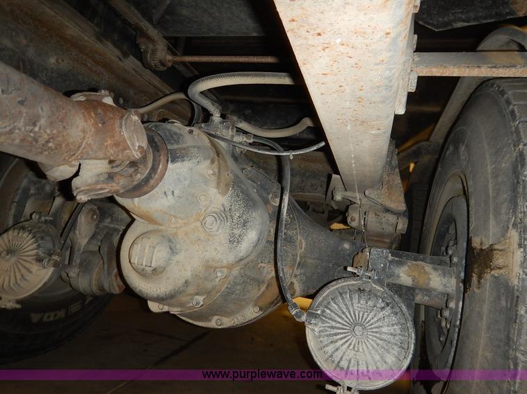 image for item I5013 1979 International F2554 S Series grain truck