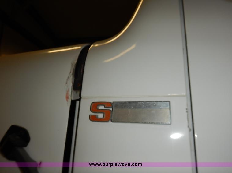 image for item I5013 1979 International F2554 S Series grain truck