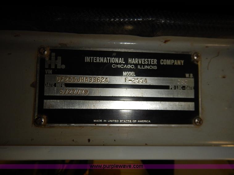 image for item I5013 1979 International F2554 S Series grain truck