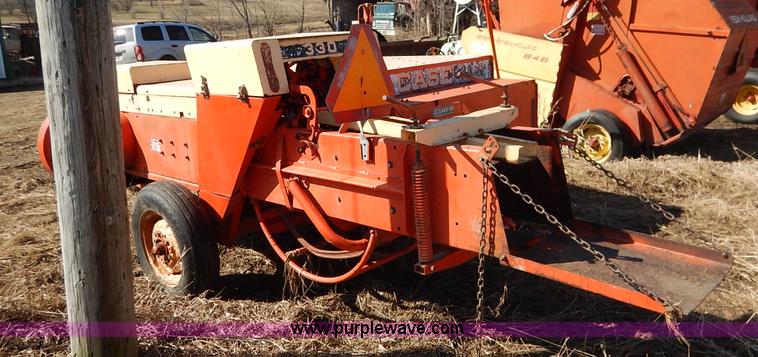 image for item I5032 Case 330T small square baler