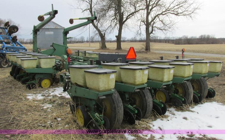 image for item K2041 John Deere 7000 planter
