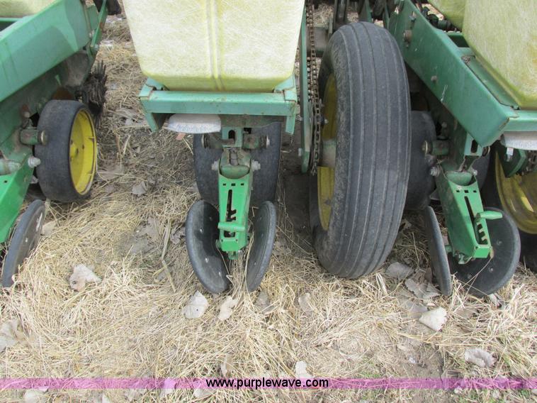 image for item K2041 John Deere 7000 planter