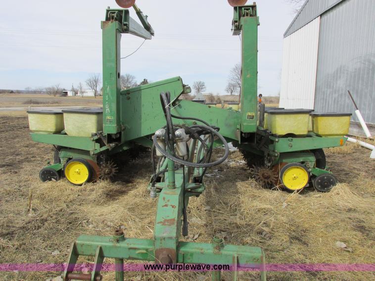 image for item K2041 John Deere 7000 planter