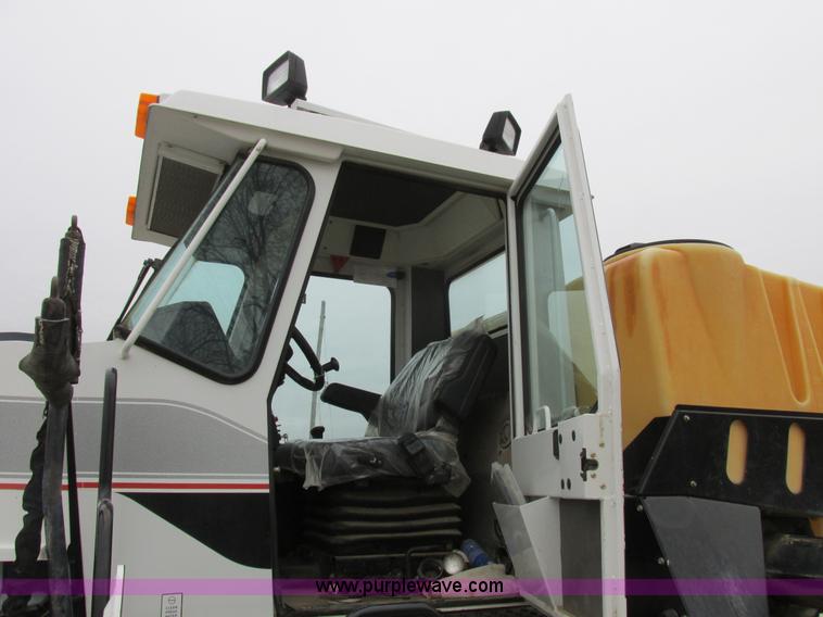 image for item K2062 2005 SpraCoupe 4450 self-propelled sprayer