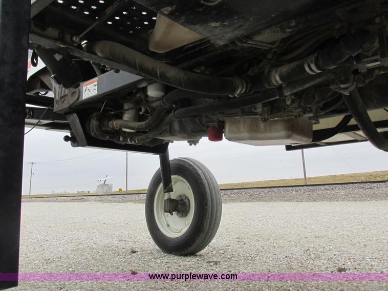 image for item K2062 2005 SpraCoupe 4450 self-propelled sprayer