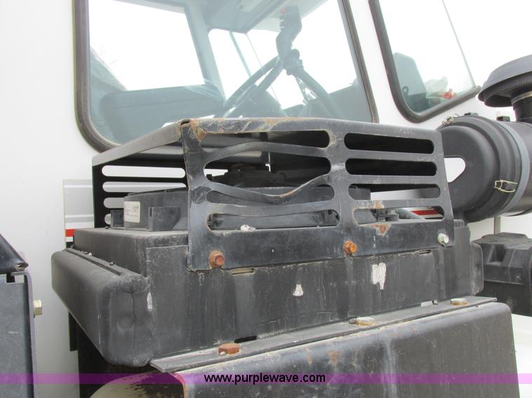 image for item K2062 2005 SpraCoupe 4450 self-propelled sprayer