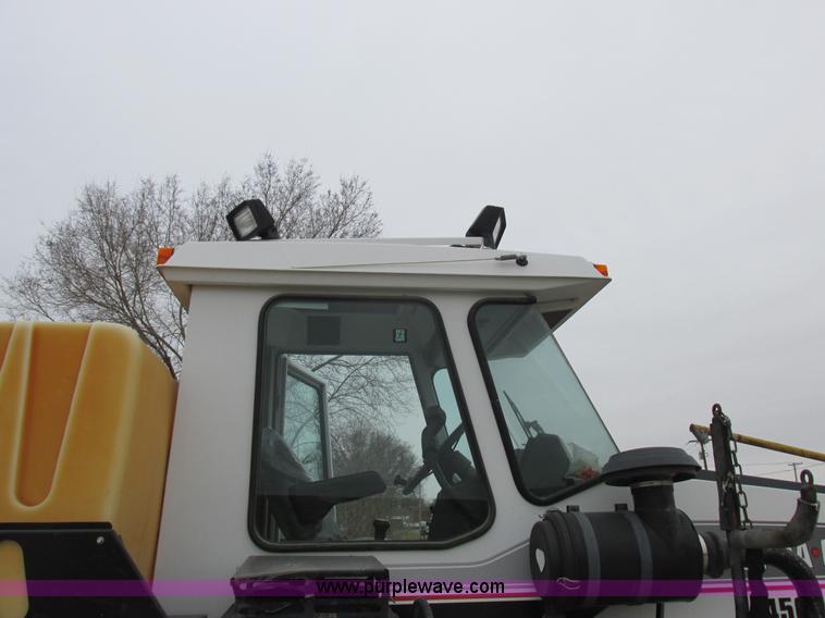 image for item K2062 2005 SpraCoupe 4450 self-propelled sprayer