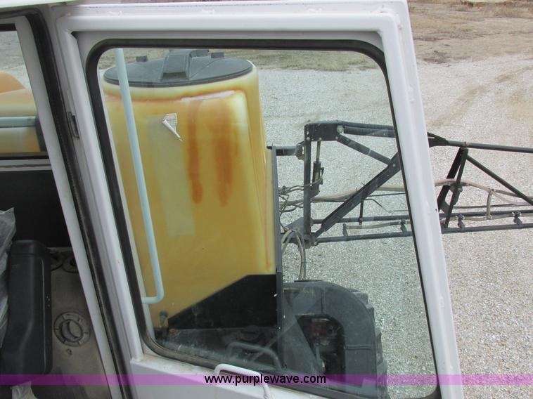 image for item K2062 2005 SpraCoupe 4450 self-propelled sprayer