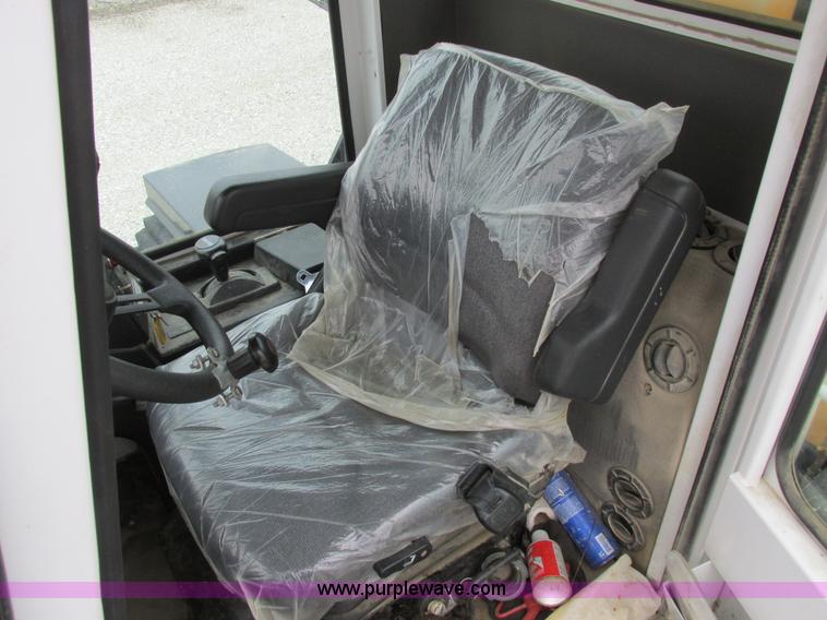 image for item K2062 2005 SpraCoupe 4450 self-propelled sprayer