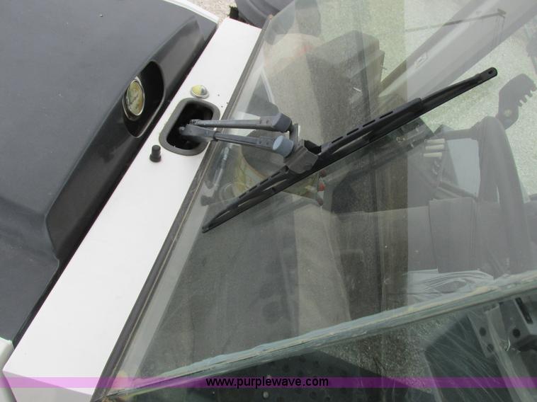 image for item K2062 2005 SpraCoupe 4450 self-propelled sprayer