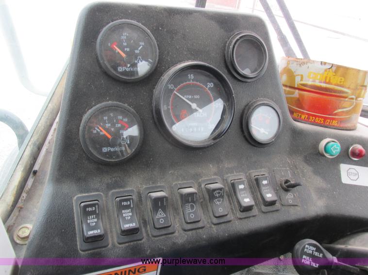 image for item K2062 2005 SpraCoupe 4450 self-propelled sprayer