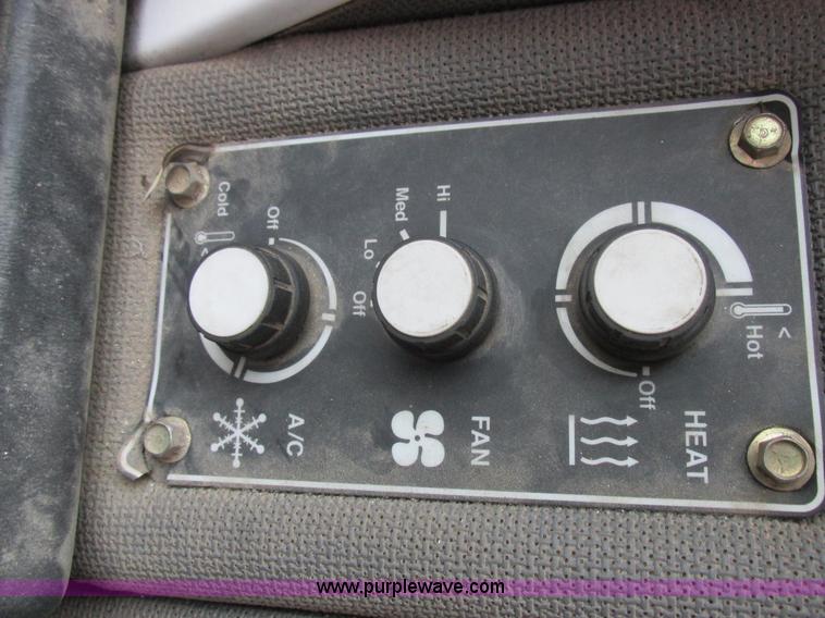 image for item K2062 2005 SpraCoupe 4450 self-propelled sprayer