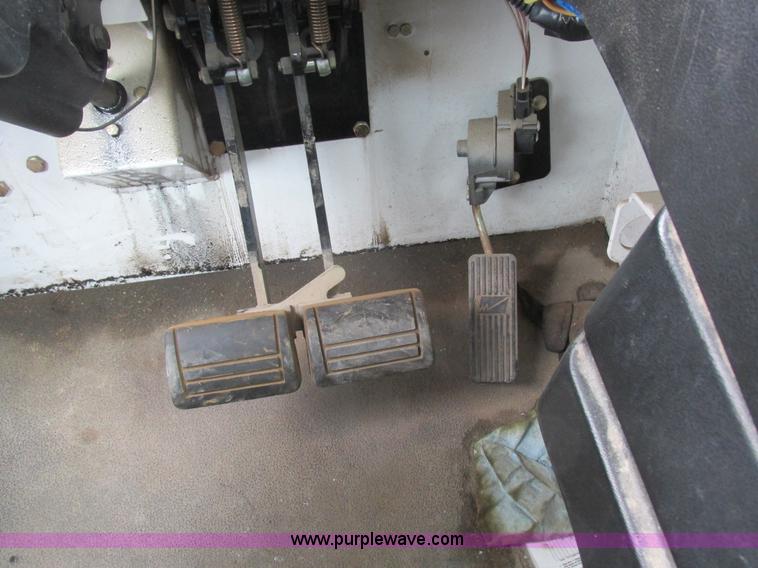 image for item K2062 2005 SpraCoupe 4450 self-propelled sprayer