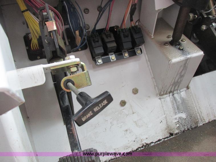 image for item K2062 2005 SpraCoupe 4450 self-propelled sprayer