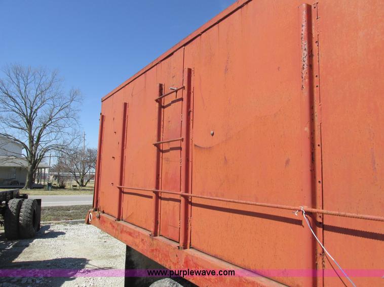 image for item K2063 1975 Chevrolet C65 grain truck