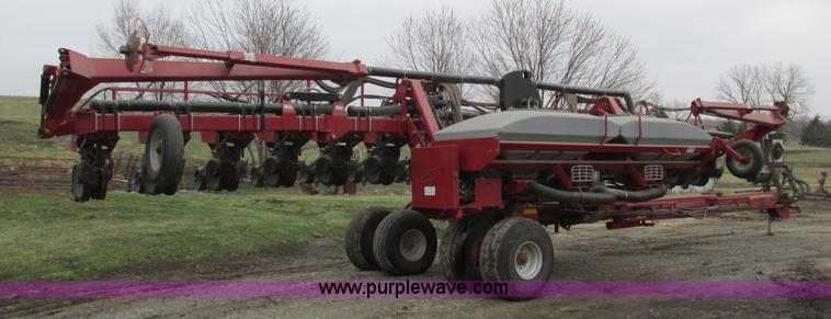 image for item K2073 2005 Case IH 1200 pivot transport planter