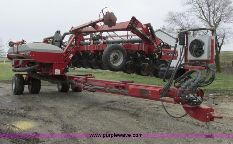 image for item K2073 2005 Case IH 1200 pivot transport planter