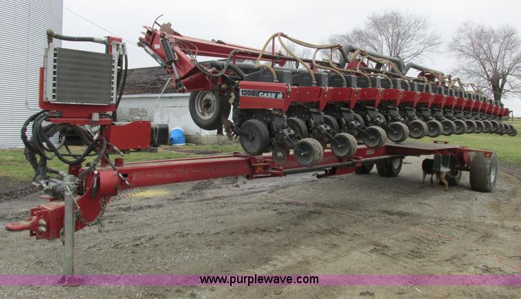 image for item K2073 2005 Case IH 1200 pivot transport planter