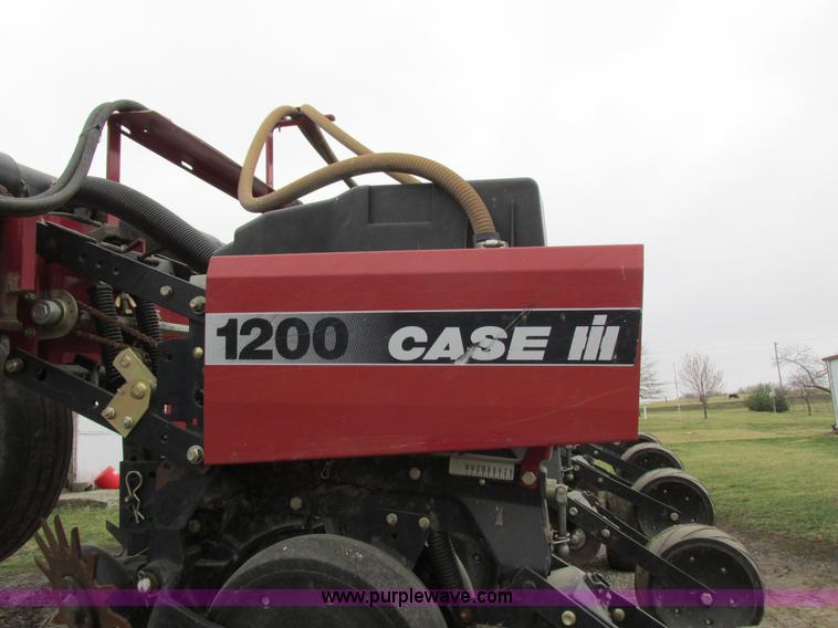image for item K2073 2005 Case IH 1200 pivot transport planter